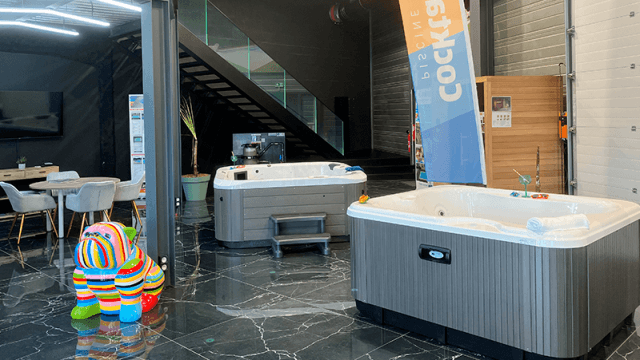 cocktail-piscine-et-spa-interieur-boutique-1